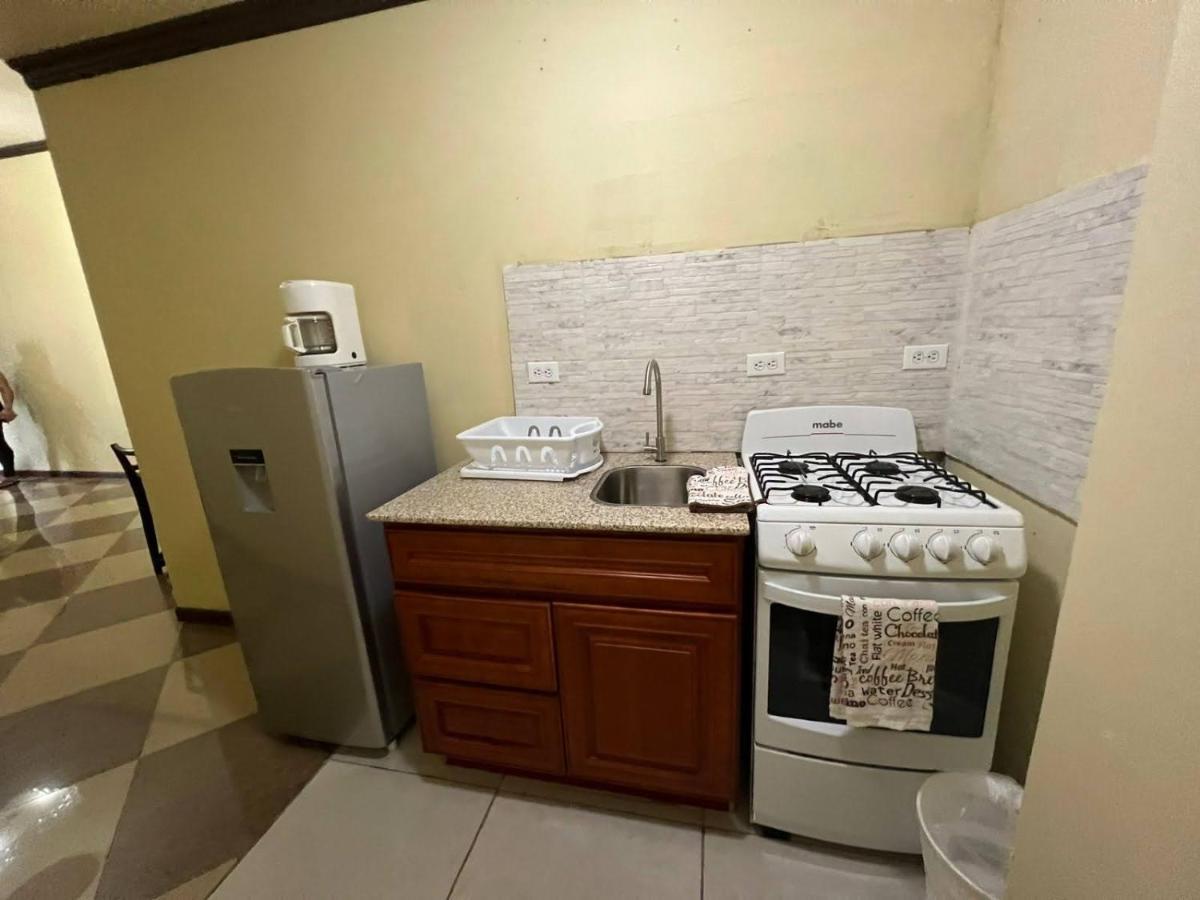 Pista Q Hostel And Apartments Oranjestad Dış mekan fotoğraf