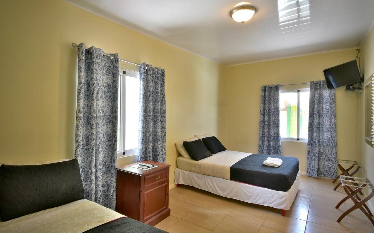 Pista Q Hostel And Apartments Oranjestad Dış mekan fotoğraf