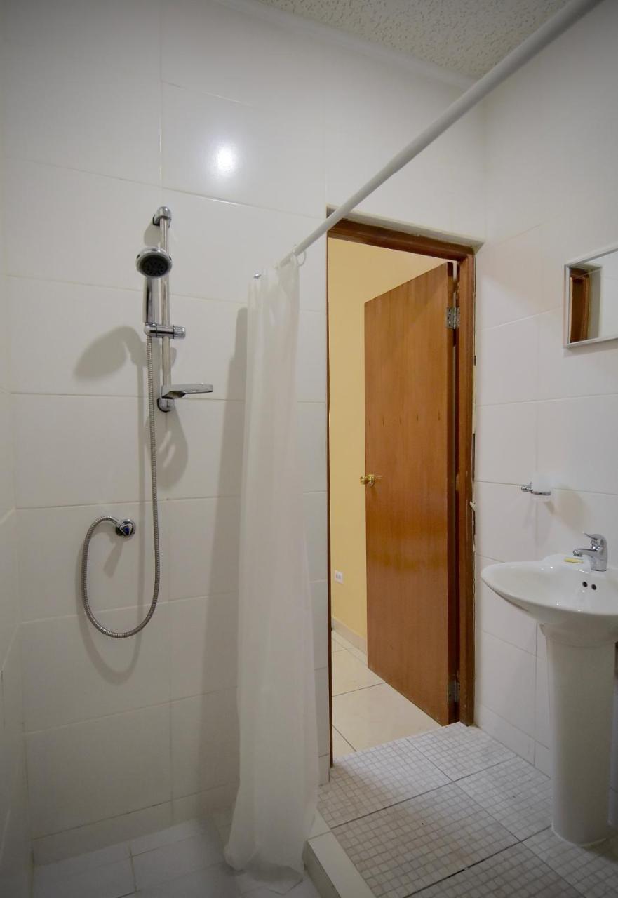 Pista Q Hostel And Apartments Oranjestad Dış mekan fotoğraf