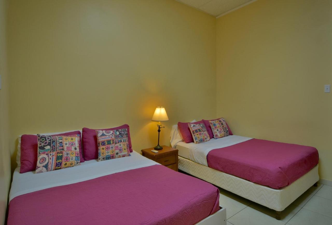 Pista Q Hostel And Apartments Oranjestad Dış mekan fotoğraf