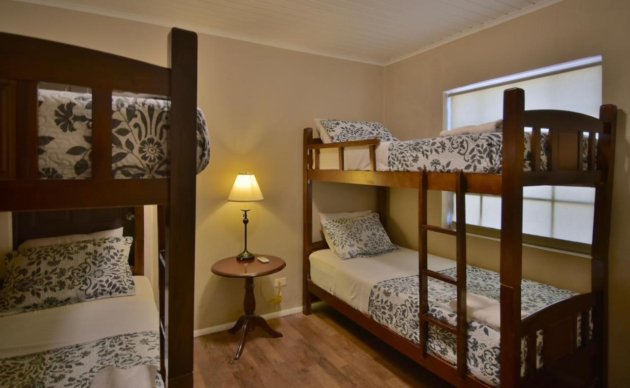 Pista Q Hostel And Apartments Oranjestad Dış mekan fotoğraf