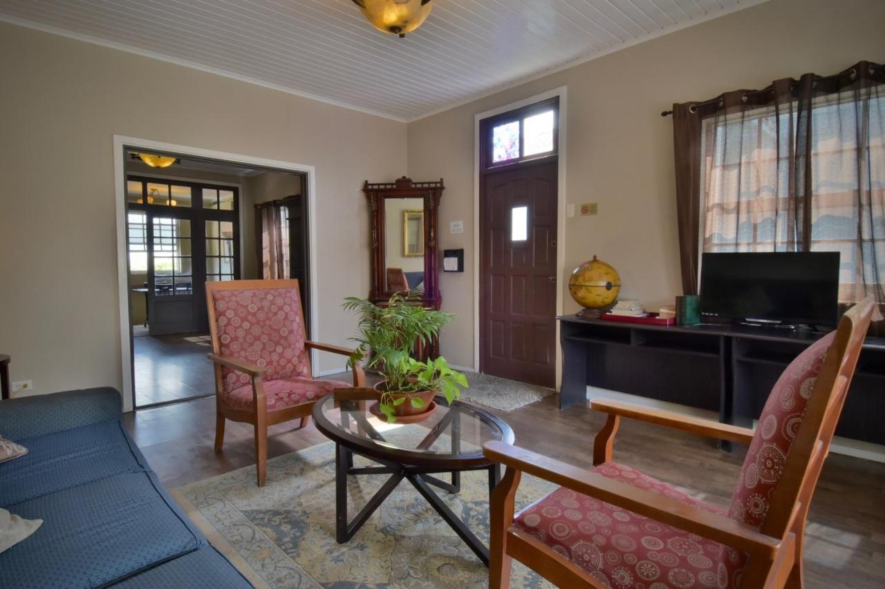 Pista Q Hostel And Apartments Oranjestad Dış mekan fotoğraf