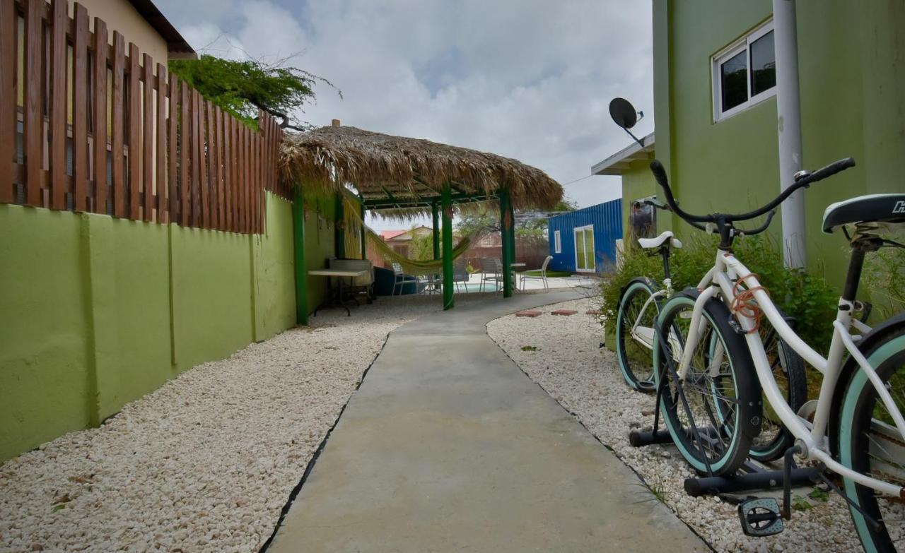 Pista Q Hostel And Apartments Oranjestad Dış mekan fotoğraf