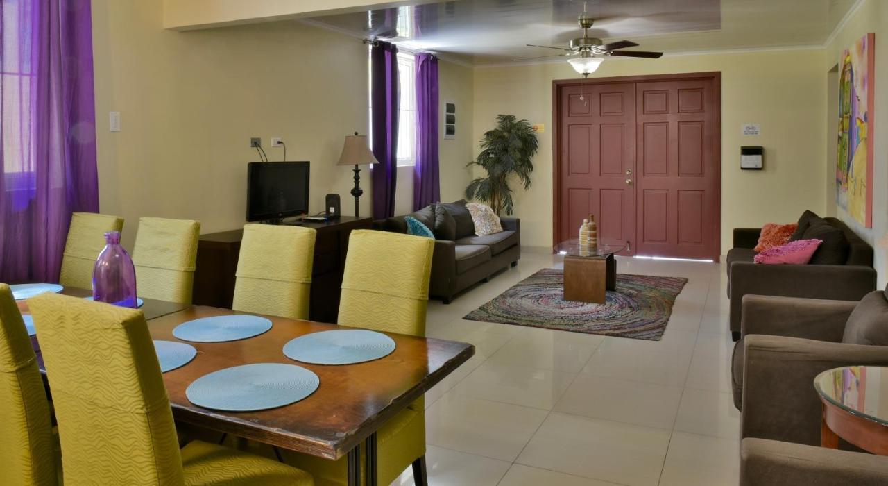 Pista Q Hostel And Apartments Oranjestad Dış mekan fotoğraf