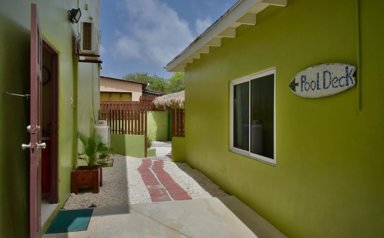 Pista Q Hostel And Apartments Oranjestad Dış mekan fotoğraf