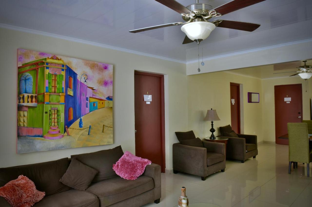 Pista Q Hostel And Apartments Oranjestad Dış mekan fotoğraf