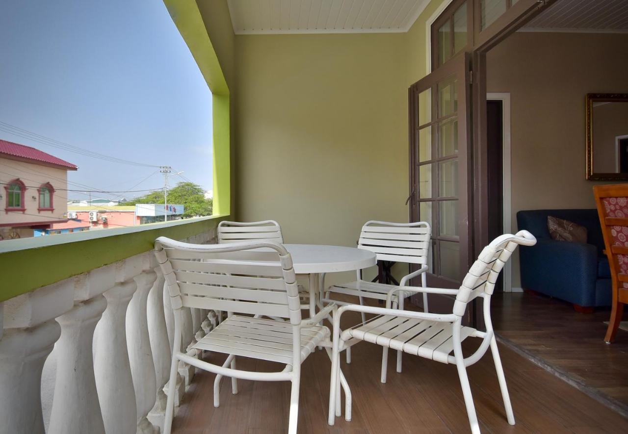 Pista Q Hostel And Apartments Oranjestad Dış mekan fotoğraf